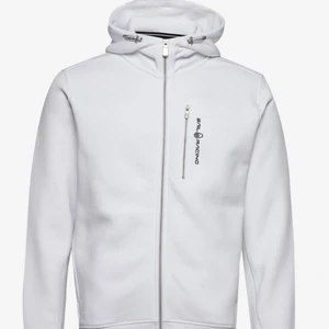 SAIL RACING HODDIE - Jag säljer nu min vita sail racing hoodie!! Den är i väldigt bra skick, har varit väldigt försiktig om den med tanke på den vita färgen. Den är använd en del, men som sagt väldigt sparsamt använd.  Priset kan diskuteras vid snabb affär 💘