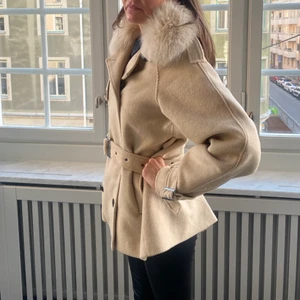 Meotine jacka  - Knappt använd och i super bra skick. Nypris runt 3500 kr. Storlek S