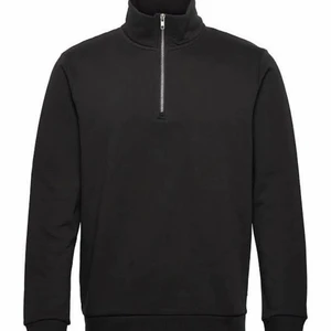 Half Zip Sweater  - En vanlig half zip sweater inte använd kan skicka bild på den om ni är intresserade 