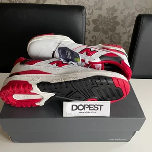 New Balance 550 röd vit - WTS  NB 550 röd vit Skick: DSWT Pris: 1200kr Storlek: 43 