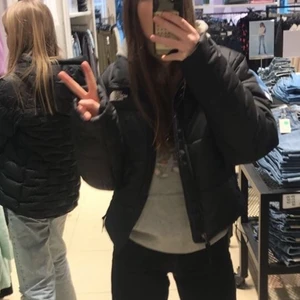 The north face - Säljer min älskade the north face jacka; storlek s och nyskick 