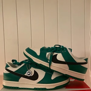 Dunk low lottery pack lucky green - Nike dunk low lottery pack ”lucky green” helt nya i storlek 42 pris: 1900 + frakt 📦 eller meetup i karlstad