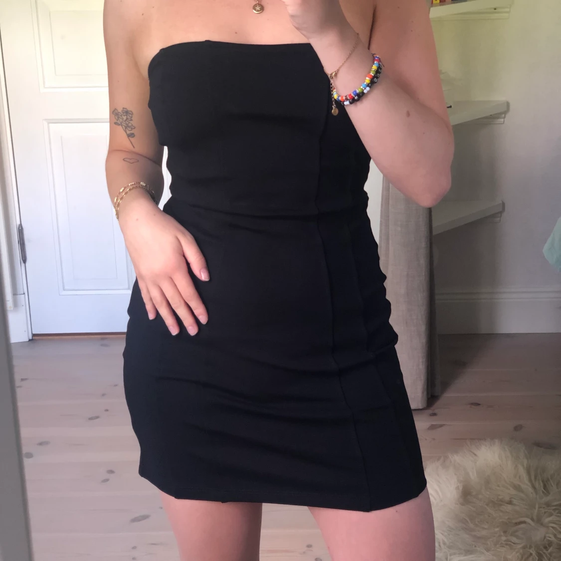 svart bandeauklänning - 90