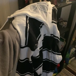 Skjorta  - Använd ett par gånger, men annars i fint skick