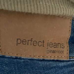 Tighta deminbyxoe från Ginatricot. Namn: Perfect jeans Storlek S. Köparen står för fraktkostnad. 