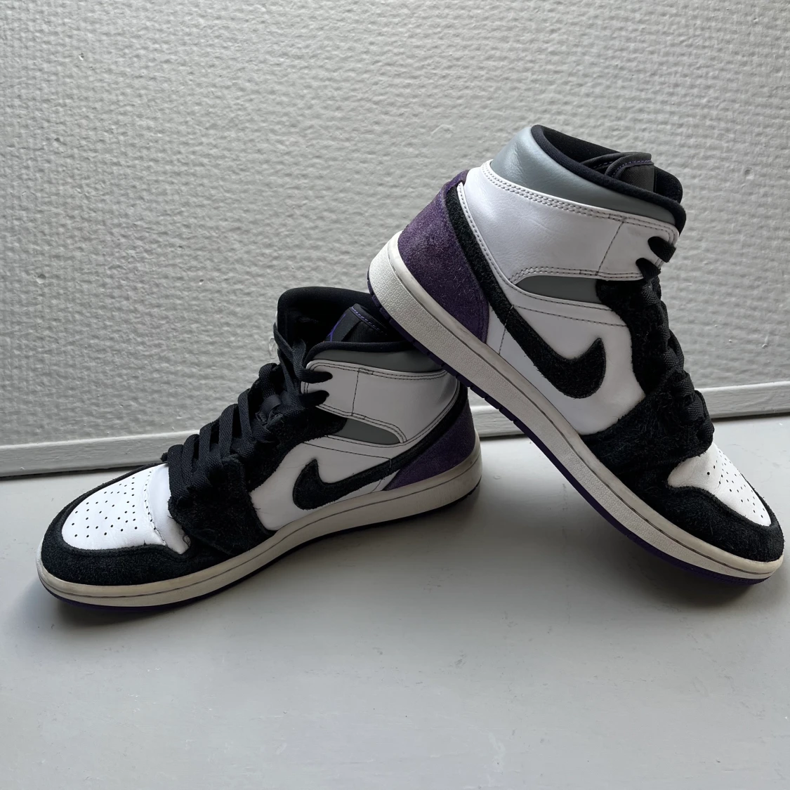 Jordan 1 SE varsity purple mid  - 91