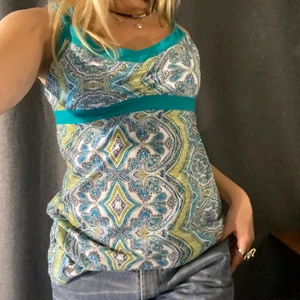 Fin lite längre topp - Fint lite längre linne som man både kan ha som kort klänning och längre linne💕