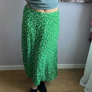 Size - M/L, Condition - excellent, Style - long green floral skirt 