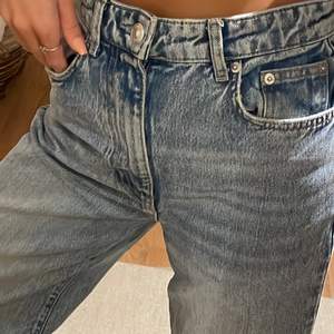 Blå Lågmidjade jeans - Gina Tricot | Plick Second Hand