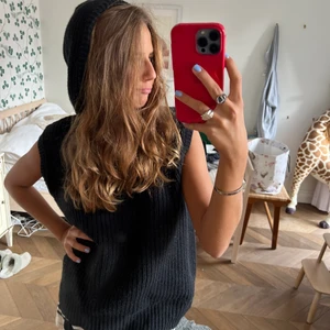 Stickad hoodie - Fin svart stickad hoodie 