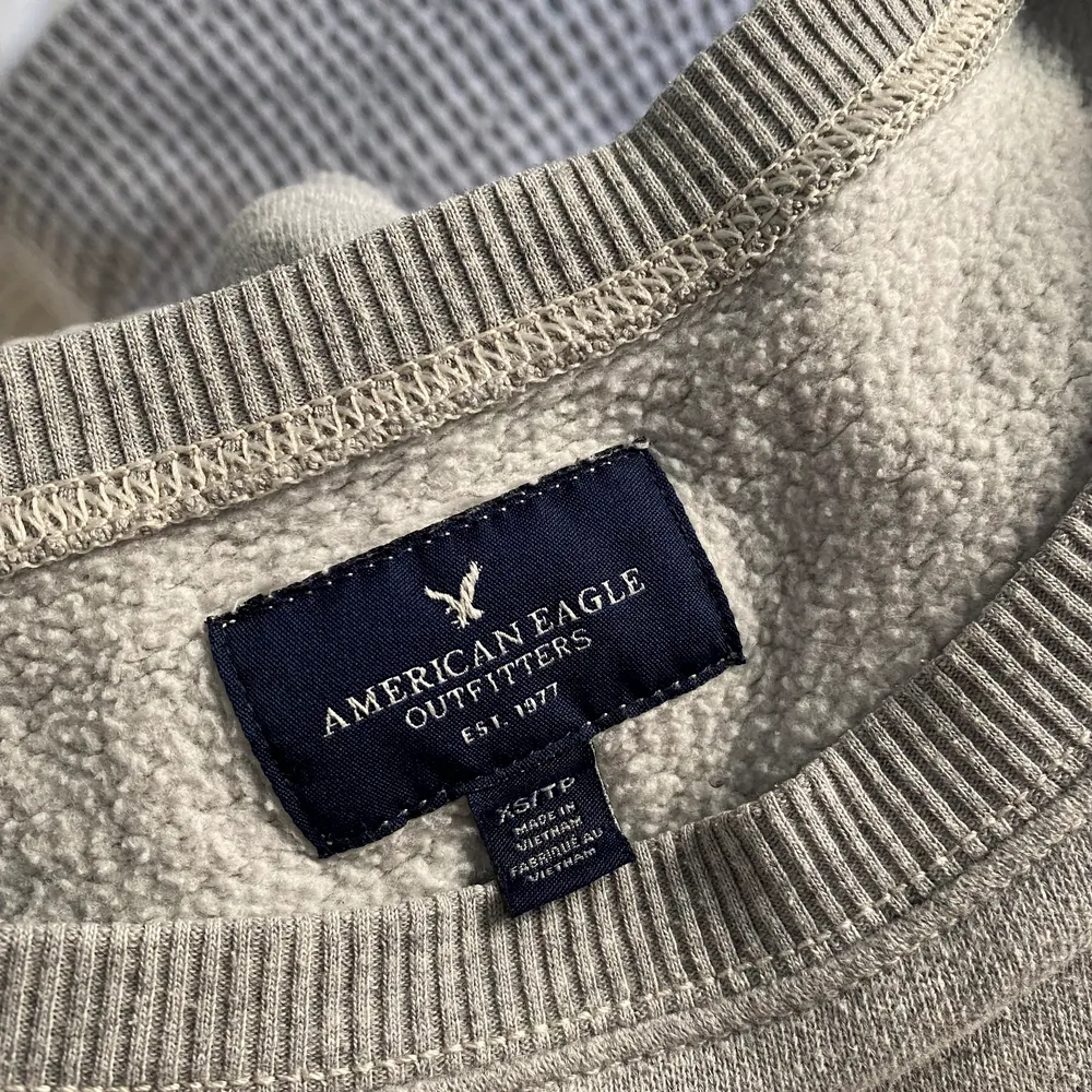 Fin sweatshirt från American Eagle i bra skick. Bara att skicka ett meddelande vid intresse eller frågor. 🤍 . Hoodies.