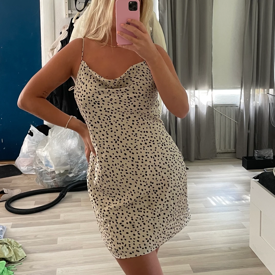 Prickig kort klänning🤎