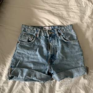 Jeans från zara som är klippta till shorts 