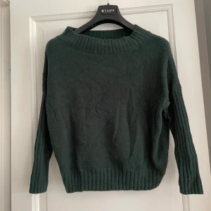 Grön stickad tröja  - Jättefin höströja!