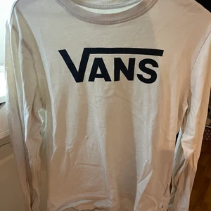 vans lomgsleeve - sparsamt använd! 100kr eller kom med bud