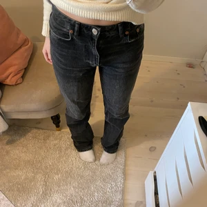 Zara jeans - Slutsålda midrise zara jeans!