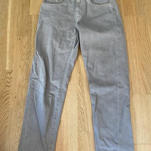 Vailent byxa - Beige/sandfärgad baggy byxa av märket Vailent i storlek S (köpt på Carlings). Mycket fint skick och använda endast ett fåtal gånger. 