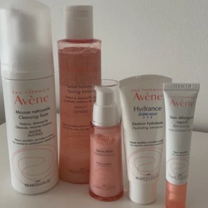 Hudvård  - Hel hudvårdrutin från Avéne med rengöring, toner, radiance serum, ögonkräm och fuktkräm. Enbart testad 2 gånger, funkar ej på min hud pga att jag är för oljig. Annars supertrevlig. Köpte för sammanlagt 700kr