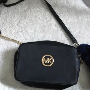 Säljer denna underbara mk väskan pga att den inte längre är min stil ❤️ pris kan diskuteras ❤️