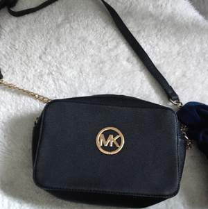 Säljer denna underbara mk väskan pga att den inte längre är min stil ❤️ pris kan diskuteras ❤️