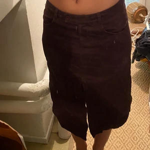 Brun kjol - Brun kjol från björn Borg. Super fin, lågmidjad på mig.  ”Köp nu” funktionen funkar ej för mig, så hör av dig istället om du är intresserad. Köparen står för frakt. 