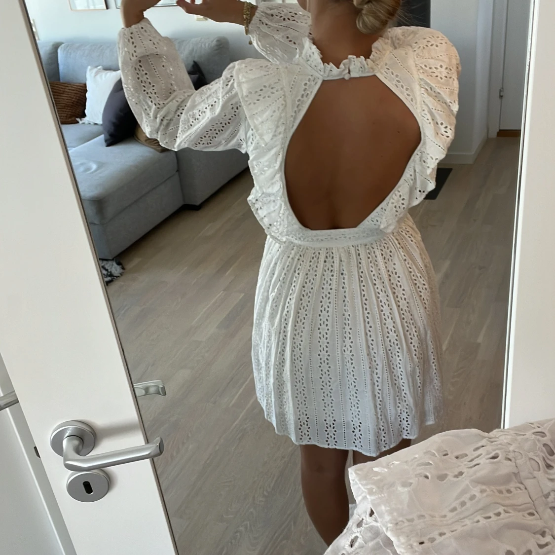 Klänning med öppen rygg - 90