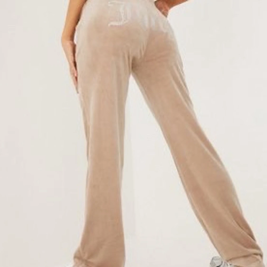 Juciy countore byxor med text