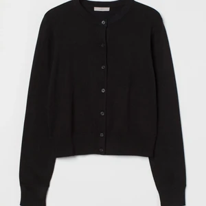 Svart kofta - Enkel svart kofta från hm! Fint skick!💕storlek xs 