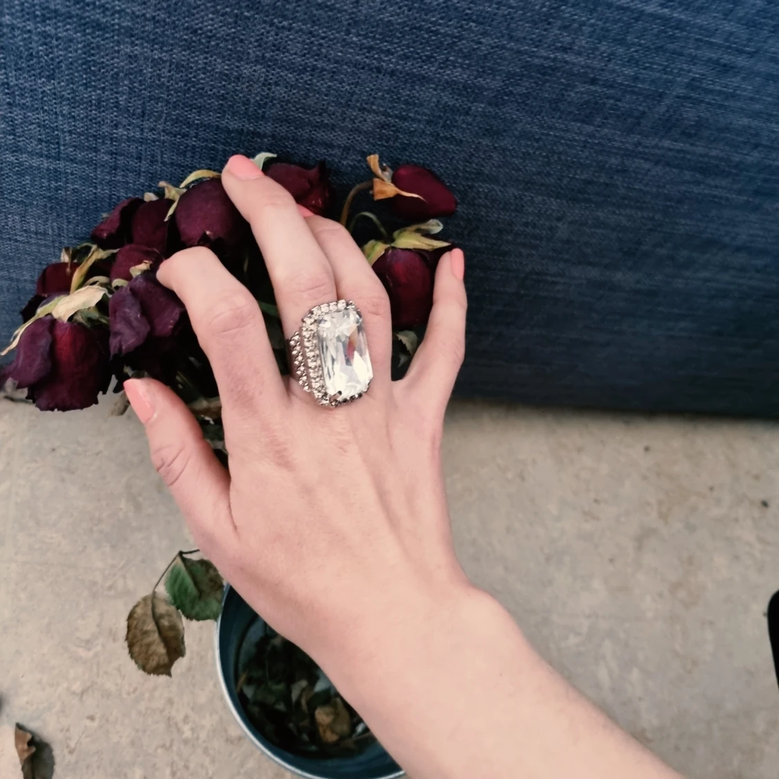 Alexa Cocktail Ring av Caroline Svedbom 