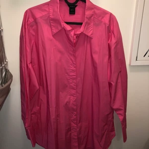 Oversized skjorta - Rosa oversized skjorta från lindex. Aldrig använd, fint skick! 