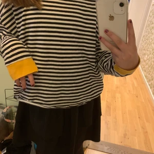 Randig tröja  - Använt ca 15 gånger, bra skick och är mycket fin. 