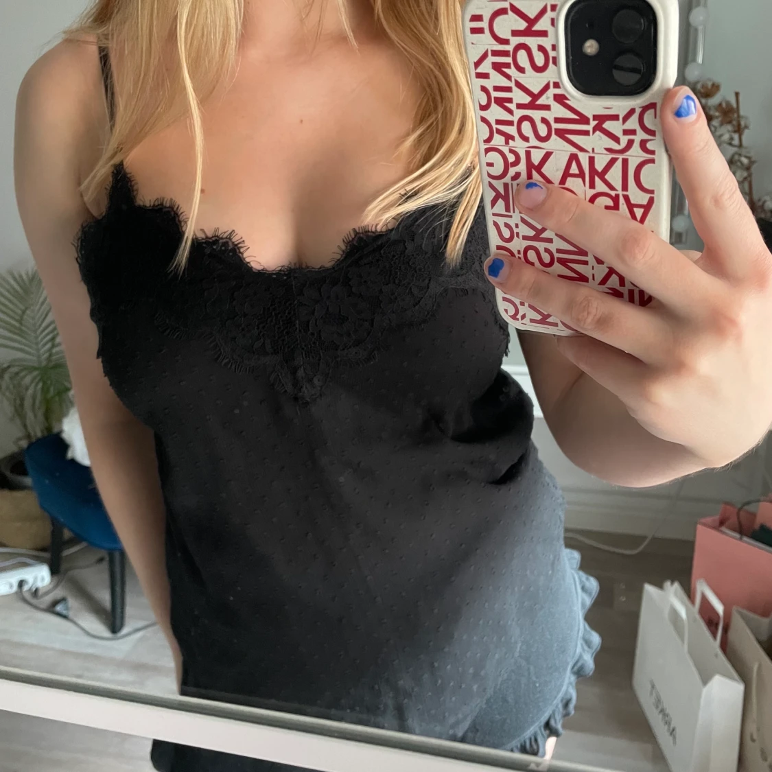 Svart linne med spets