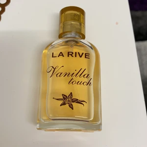 LA RIVE  - Säljer min parfym helt ny oöppnad och luktar väldigt gott