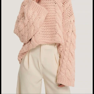 Nakd chunky cable knitted - Storlek Xl/L sitter fint oversized. Perfekt sommartröja. Bud vid flera intresserade.