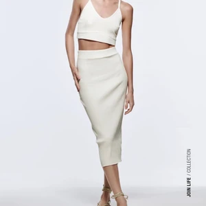 Zara kjol  - Superfin kjol som passar perfekt till sommaren ☀️ Helt oanvänd och prislappen kvar, kan även användas som klänning. Helt slutsåld i alla storlekar på hemsidan. Storlek S men passar även en XS 