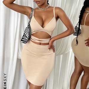 Beige klänning - Super snygg klänning från Shein som man både kan klä upp och ner. Aldrig använd då den var för liten för mig. Storlek L 