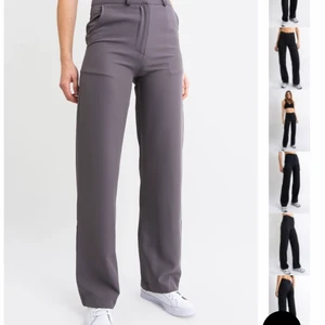Gråa kostymbyxor  - Säljer dessa grå kostymbyxor i strl 36 L32. Är långa på mig som är 170 cm. Har en liten defekt, men det är inget som syns mycket. Inte använda mycket. Kan också tänka mig att byta mot strl 38 med samma längd☺️