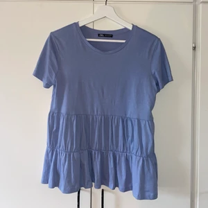 Zara tröja - Volangtröja från zara, använd fåtal gånger💘