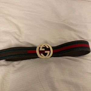 Gucci bälte äkta  - Snyggt ganska gammalt bälte med lite slitningar på insidan