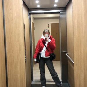 Gråa jeans - Säljer mina superfina gråa jeans. Strl 32 men funke för 34. 