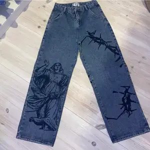 Säljer dessa super coola jeansen som bara är använda en gång!⚡️