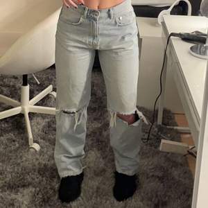 90s jeans från Gina, använda 2-3 gånger men säljer då dom är för stora 