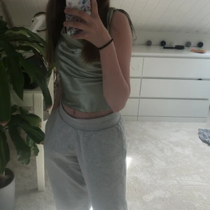 En grön fin topp - En fin topp men den kommer inte till användning. Helt oanvänd och som ny🤩