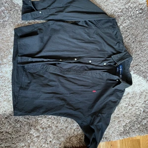 Ralph Lauren skjorta - Har fållat upp den själv för ett rakare fall! Annars knappt använd.