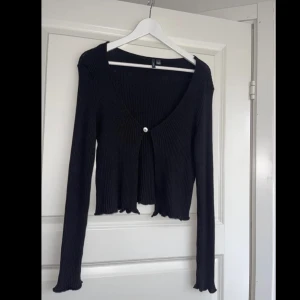 Topp - Ribbad topp, storlek M, 200kr