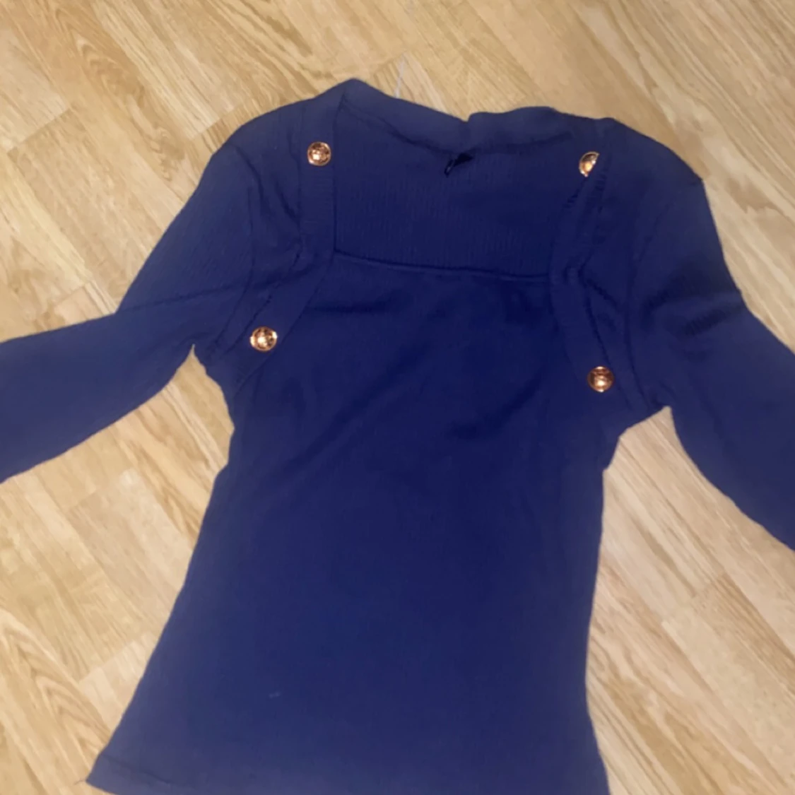 fin tröja med knappar - 91