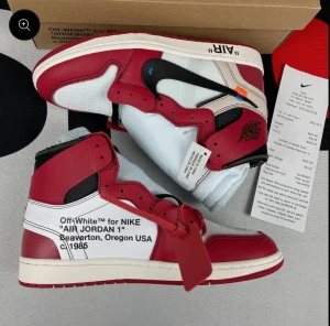 Jordan 1  - Kontakta oss på våran instagram @1sverigeklader och skriv att du är från mig på plick