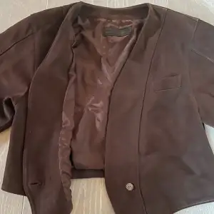 En jätte cool vintage jacka i brunt mocka liknande material😎