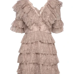 By Malina klänning  - Säljer min otroligt vackra klänning från märket By Malina. Den perfekta sommarklänningen och riktigt skön💖 Skickar fler bilder vid behov! Säljer pga jag är för lång för klänning😫 Den passar nog folk under cirka 170cm! 