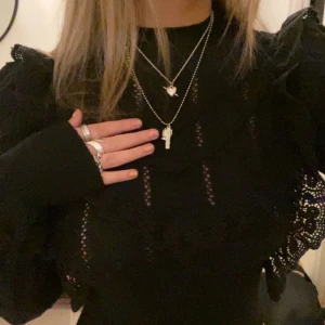 Stickad fin tröja  - Säljer min super snygga topp ifrån zara!🥰 Använd 1 gång och nypris är 500kr